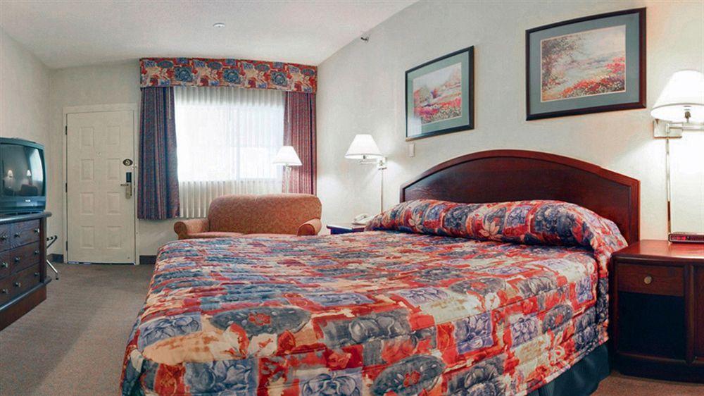 Pitt Meadows Art Infiniti Hotel מראה חיצוני תמונה